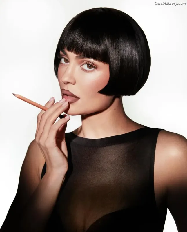 Kylie Jenner photo 12 of 4071