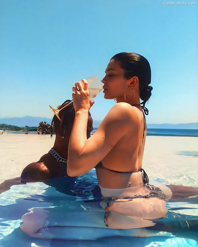 Kylie Jenner photo 21 of 4071