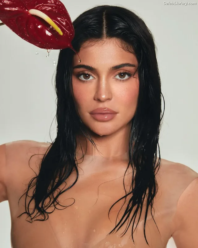 Kylie Jenner photo 22 of 4071