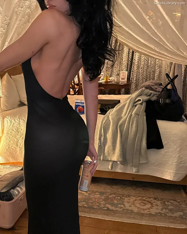 Kylie Jenner photo 4 of 4071