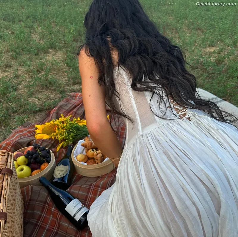Kylie Jenner photo 10 of 4071