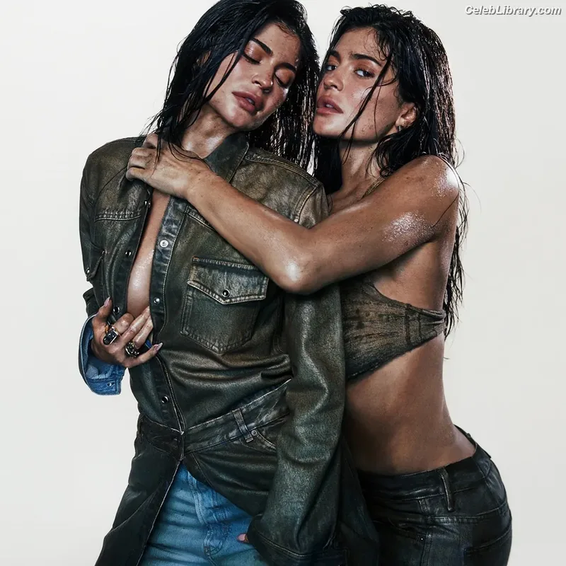 Kylie Jenner photo 8 of 4071