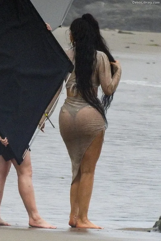 Kylie Jenner photo 5 of 4071