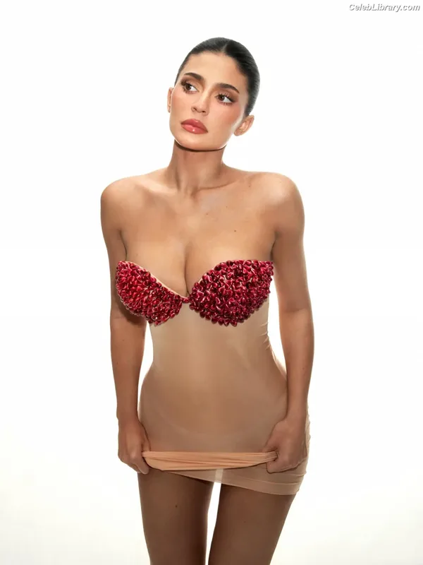 Kylie Jenner photo 21 of 4071