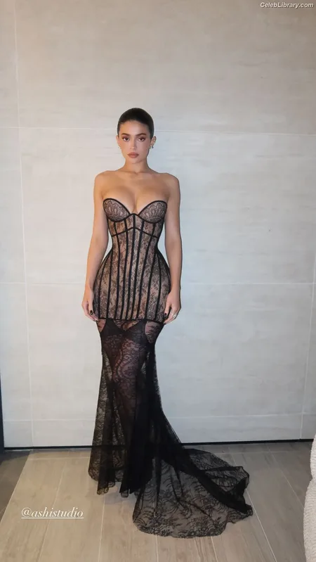 Kylie Jenner photo 18 of 4071
