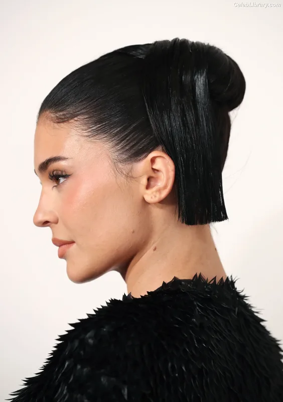Kylie Jenner photo 23 of 4071