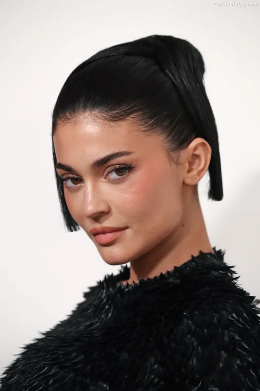 Kylie Jenner photo 24 of 4071