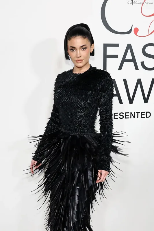 Kylie Jenner photo 4 of 4071