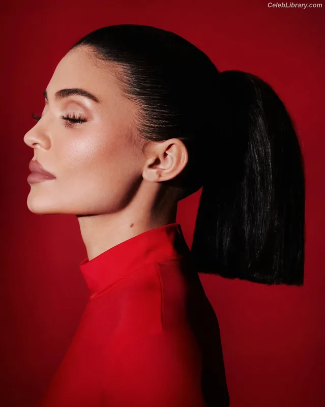 Kylie Jenner photo 9 of 4071