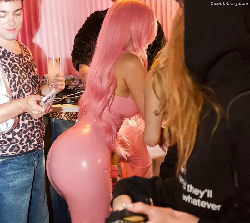 Kylie Jenner photo 21 of 4071