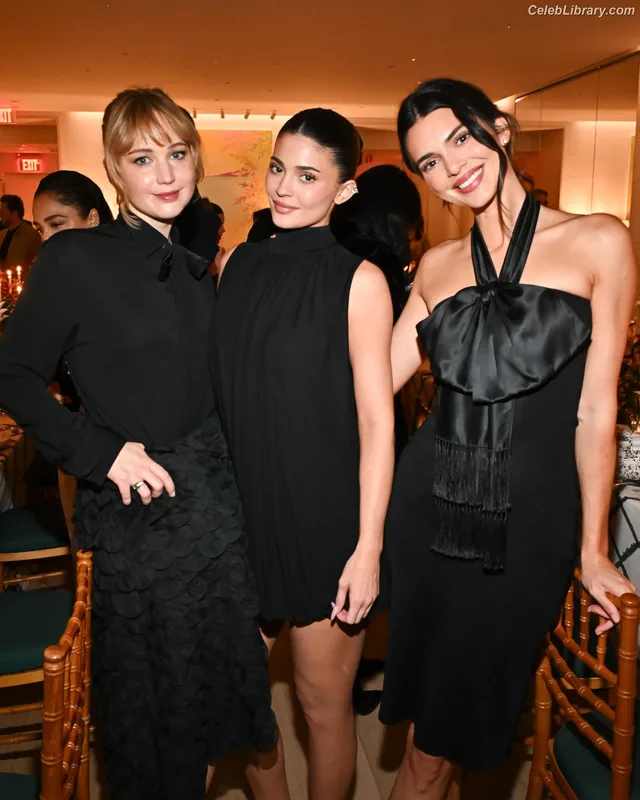Kylie Jenner photo 14 of 4071