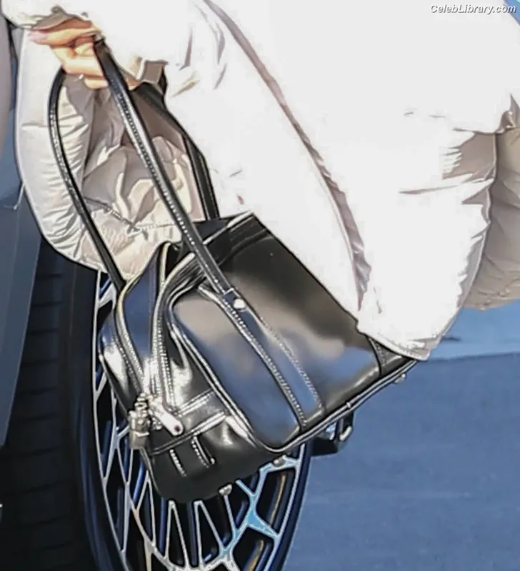 Kylie Jenner photo 15 of 4071