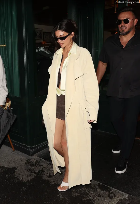 Kylie Jenner photo 7 of 4071