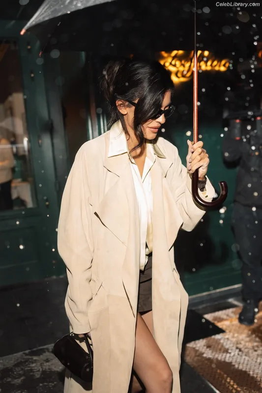 Kylie Jenner photo 8 of 4071