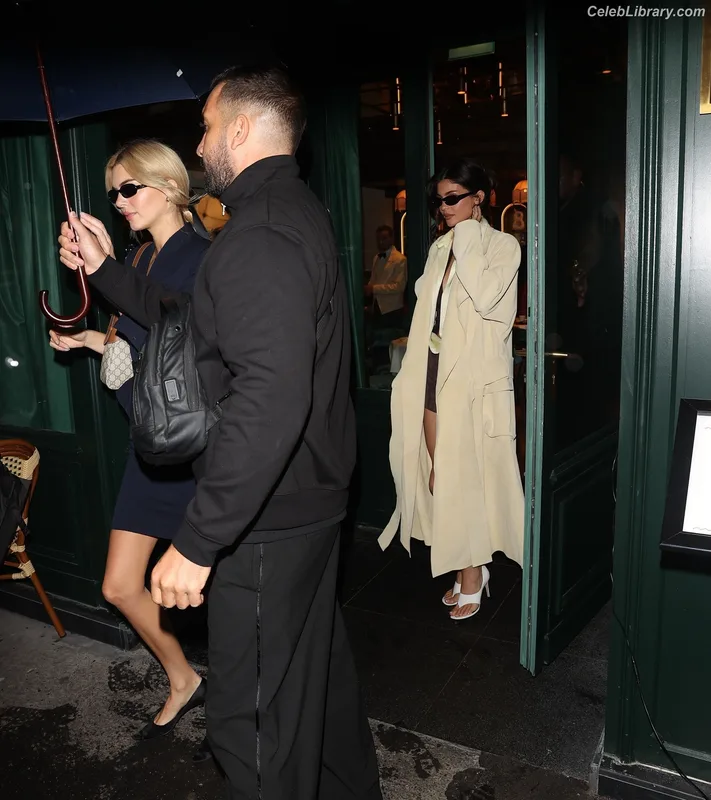 Kylie Jenner photo 13 of 4071