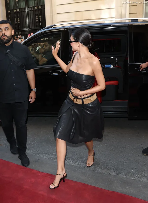 Kylie Jenner photo 22 of 4071