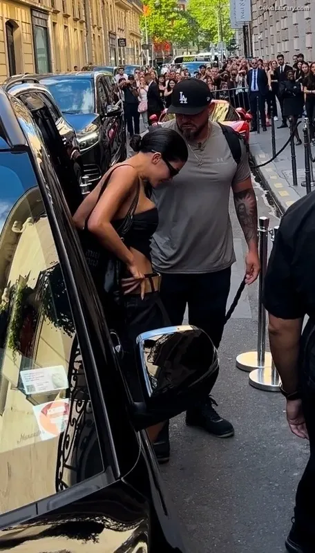 Kylie Jenner photo 5 of 4071
