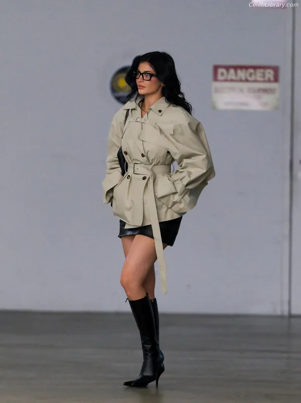 Kylie Jenner photo 2 of 4071