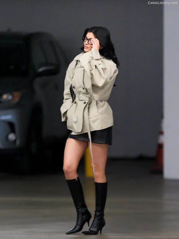 Kylie Jenner photo 3 of 4071