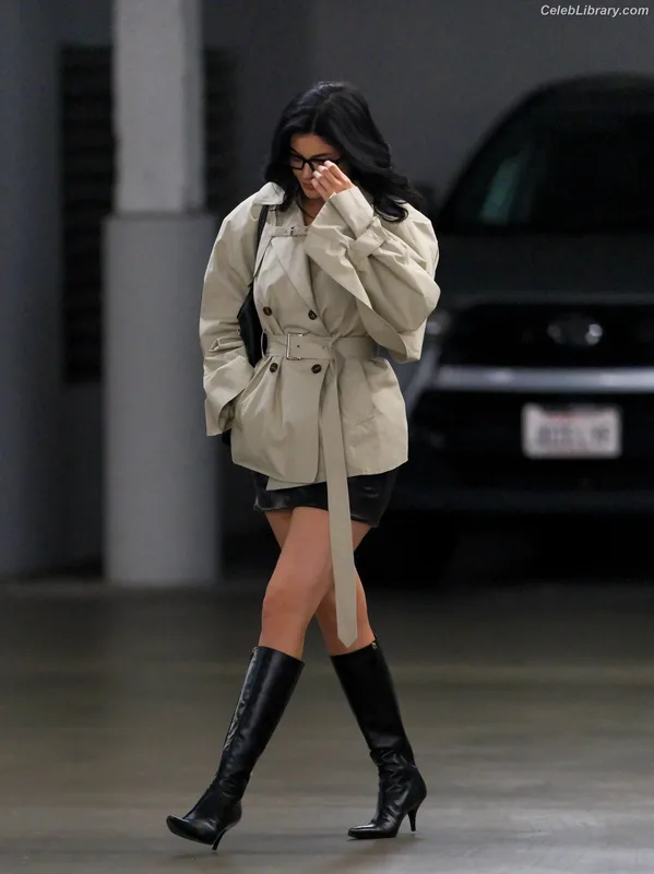Kylie Jenner photo 4 of 4071