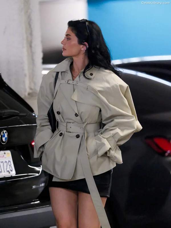 Kylie Jenner photo 6 of 4071