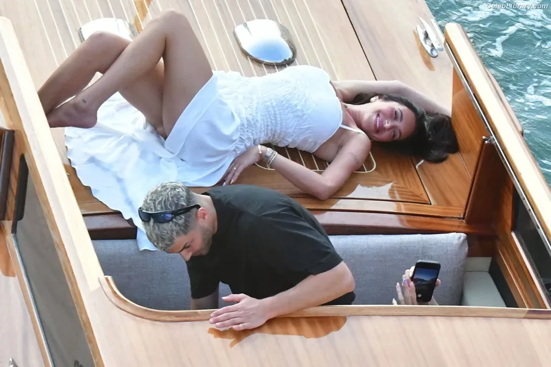 Kylie Jenner photo 7 of 4071