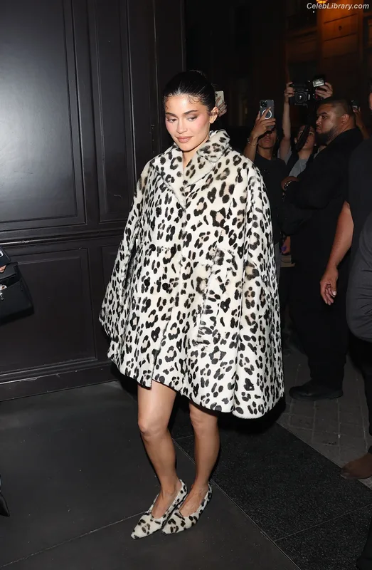 Kylie Jenner photo 13 of 4071