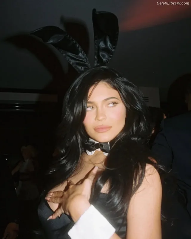 Kylie Jenner photo 18 of 4071