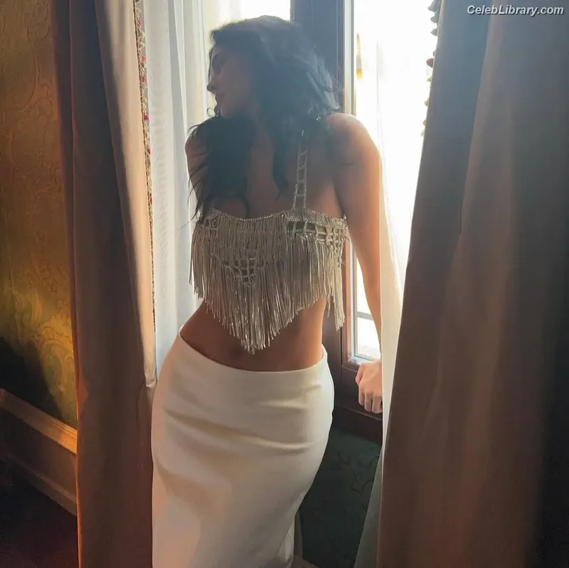 Kylie Jenner photo 2 of 4071
