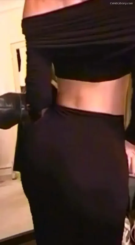 Kylie Jenner photo 13 of 4071
