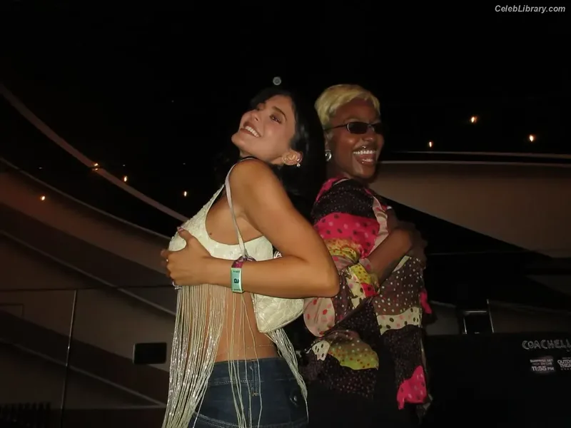 Kylie Jenner photo 22 of 4071