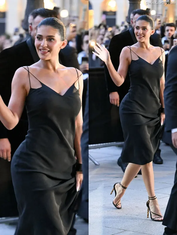 Kylie Jenner photo 10 of 4071