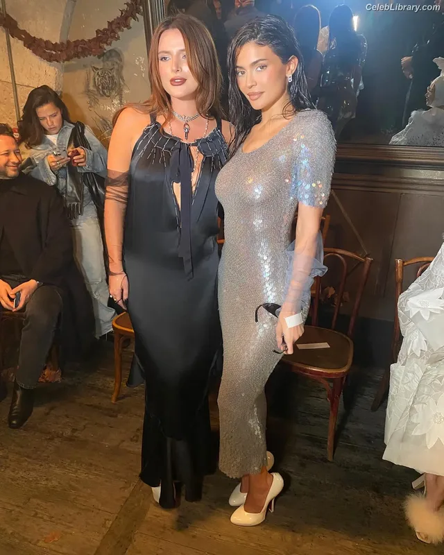 Kylie Jenner photo 8 of 4071