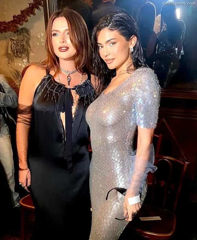 Kylie Jenner photo 9 of 4071