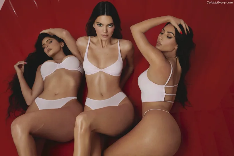 Kylie Jenner photo 23 of 4071
