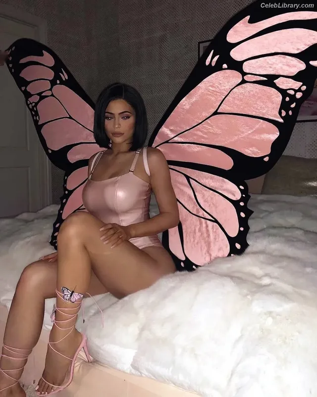 Kylie Jenner photo 23 of 4071