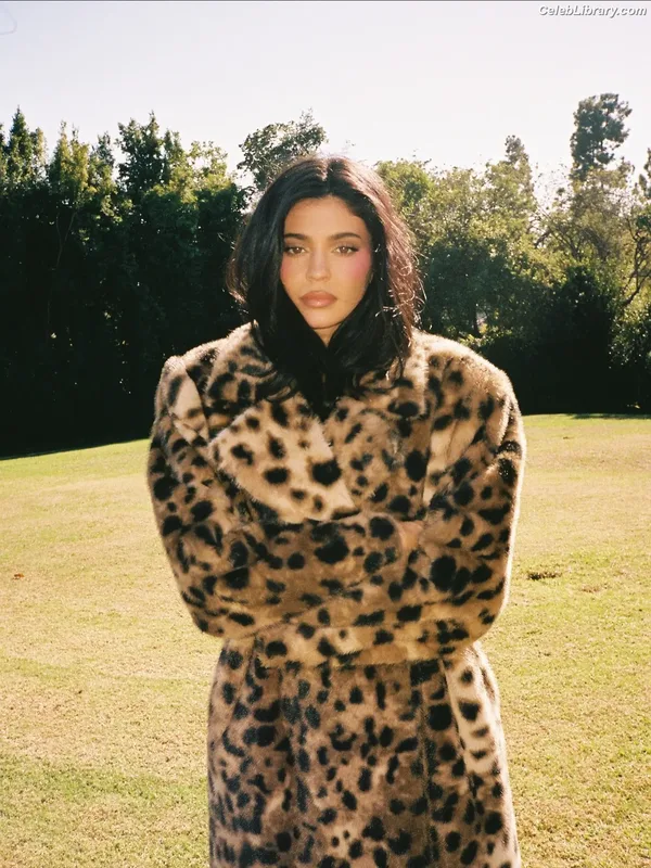 Kylie Jenner photo 9 of 4071