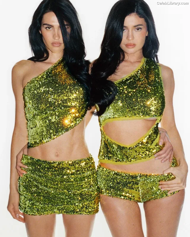Kylie Jenner photo 21 of 4071