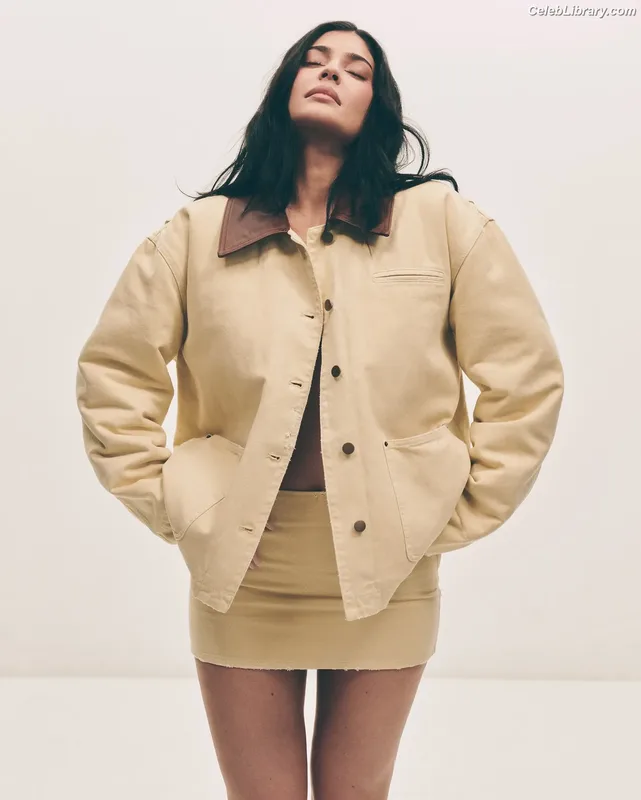 Kylie Jenner photo 20 of 4071