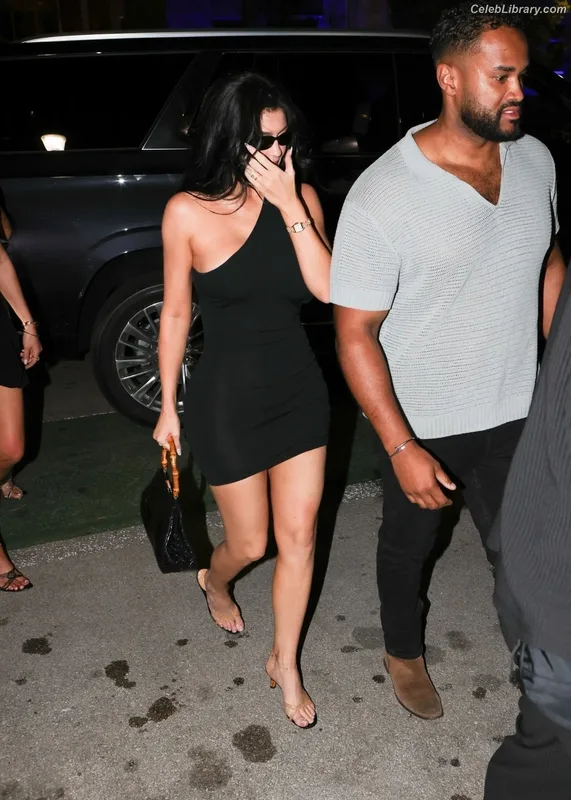 Kylie Jenner photo 2 of 4071