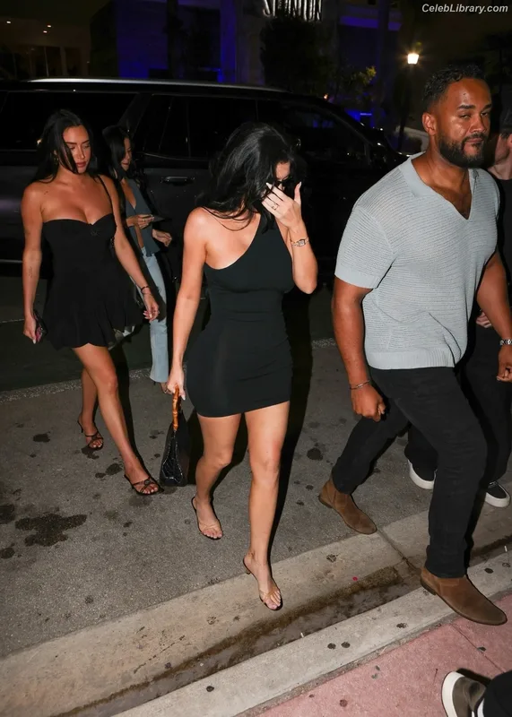 Kylie Jenner photo 8 of 4071