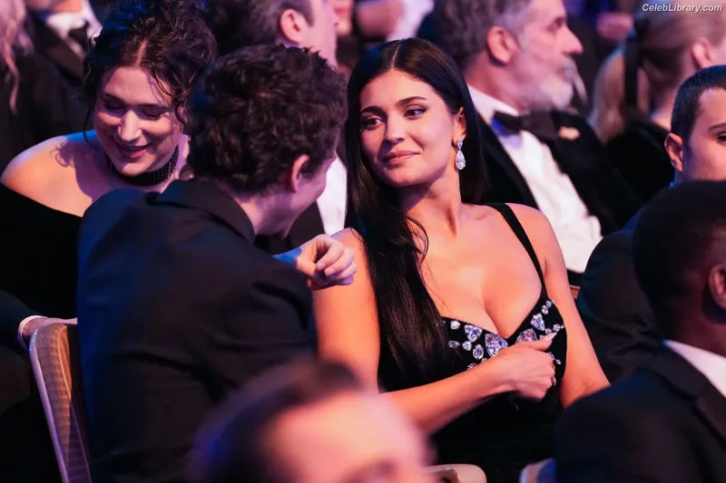 Kylie Jenner photo 20 of 4071