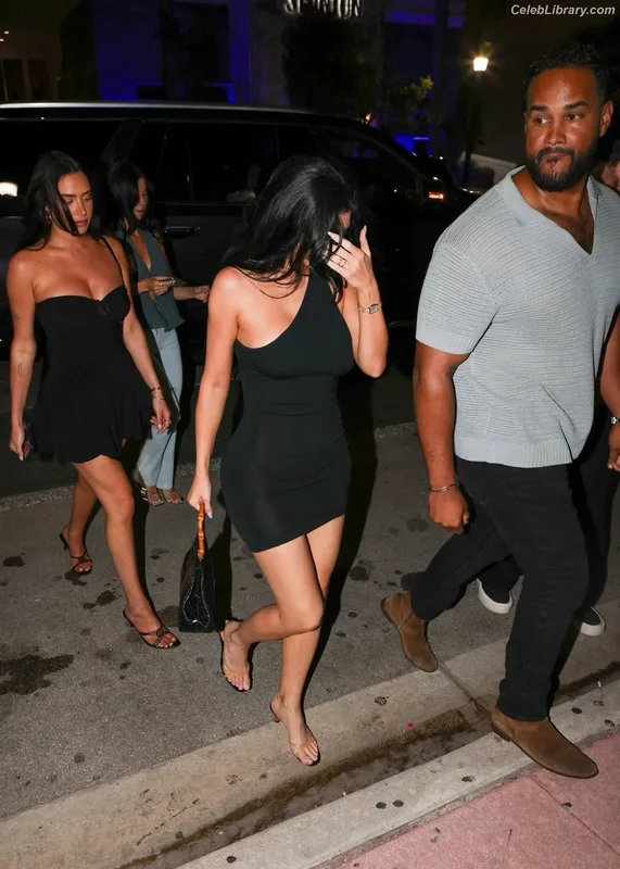 Kylie Jenner photo 22 of 4071