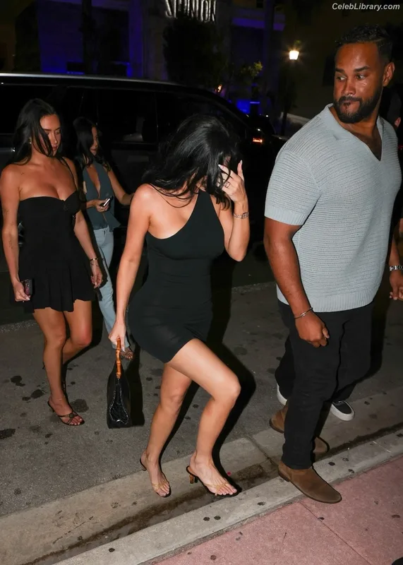 Kylie Jenner photo 4 of 4071