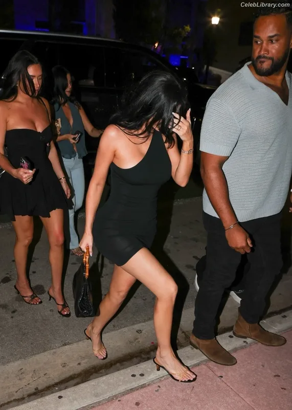 Kylie Jenner photo 9 of 4071