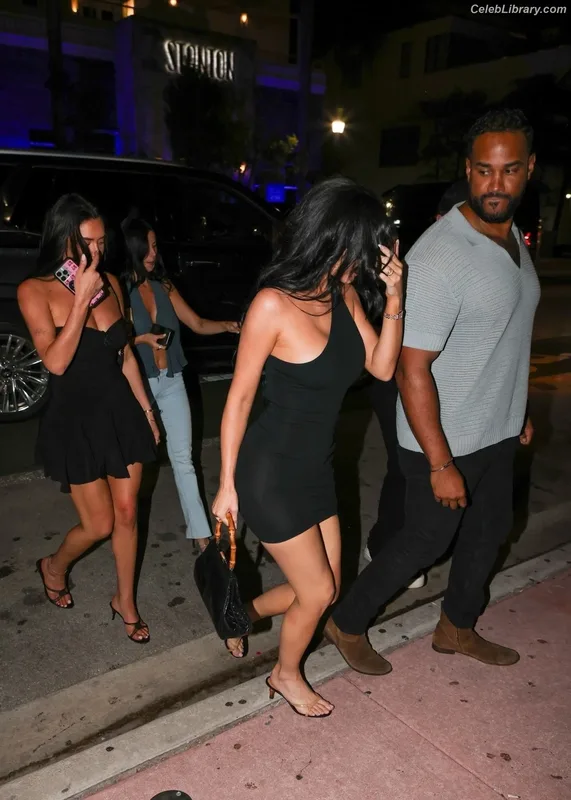 Kylie Jenner photo 19 of 4071