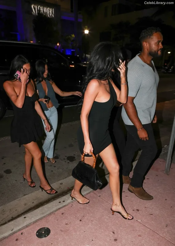 Kylie Jenner photo 5 of 4071