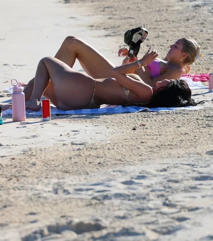 Kylie Jenner photo 6 of 4071