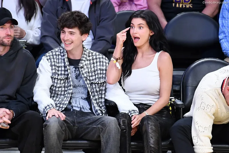 Kylie Jenner photo 9 of 4071