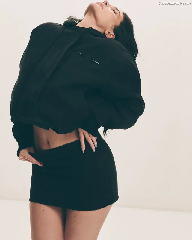 Kylie Jenner photo 21 of 4071
